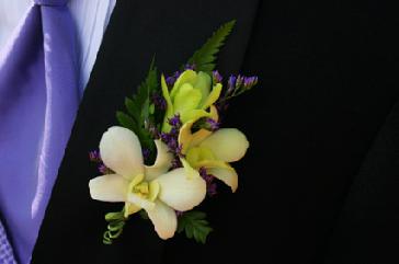 Grooms corsage boutinniere